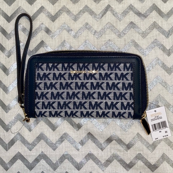 Michael Kors Handbags - NWT Michael Kors wristlet